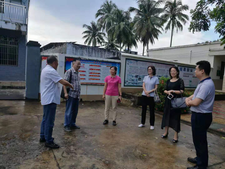 市金控公司黨委書記、董事長王治平帶領公司領導班子、幫扶小組及公司黨員                        前往清泉村開展中秋慰問系列活動